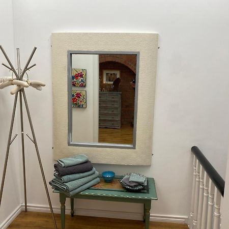 True Colours Apartment In Central Location Bangor  Buitenkant foto