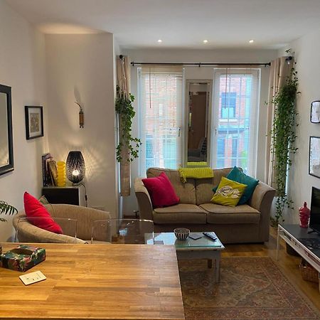 True Colours Apartment In Central Location Bangor  Buitenkant foto