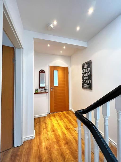 True Colours Apartment In Central Location Bangor  Buitenkant foto