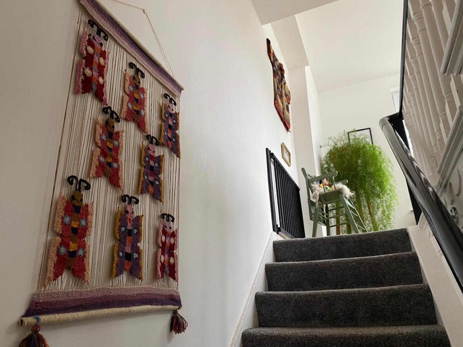 True Colours Apartment In Central Location Bangor  Buitenkant foto