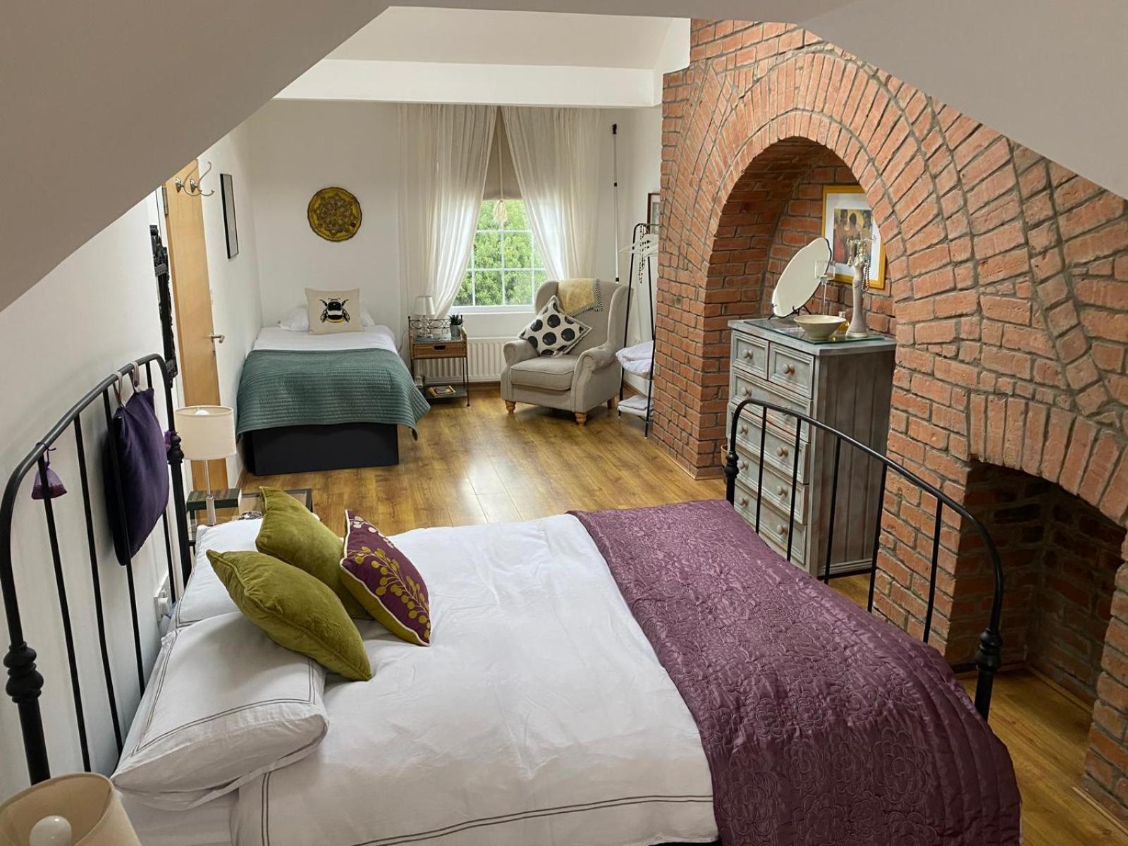 True Colours Apartment In Central Location Bangor  Buitenkant foto