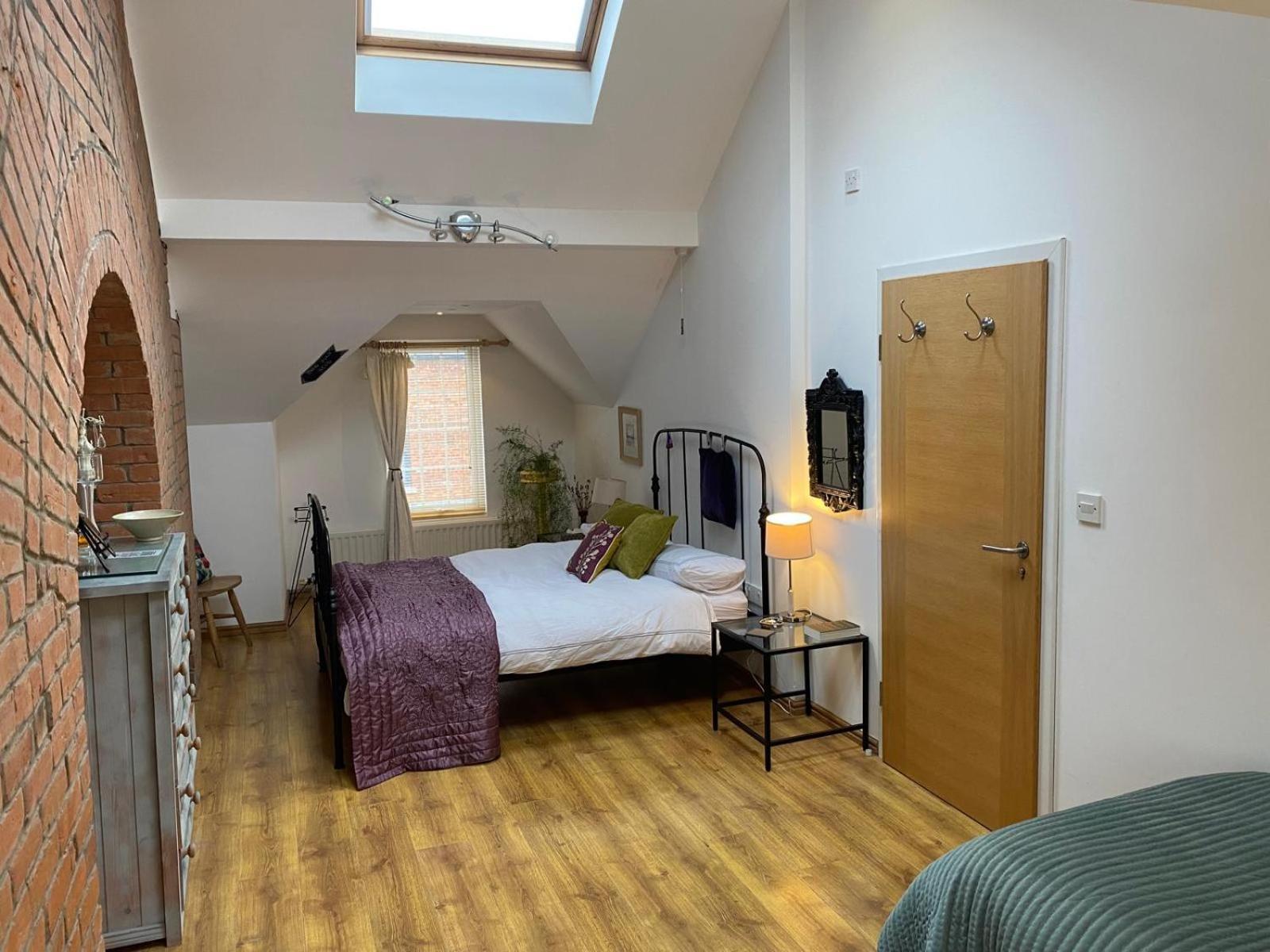 True Colours Apartment In Central Location Bangor  Buitenkant foto